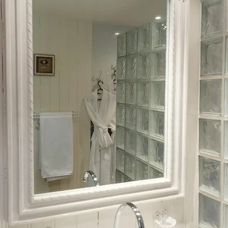 Domaine Du Nocleg ze śniadaniem 4*